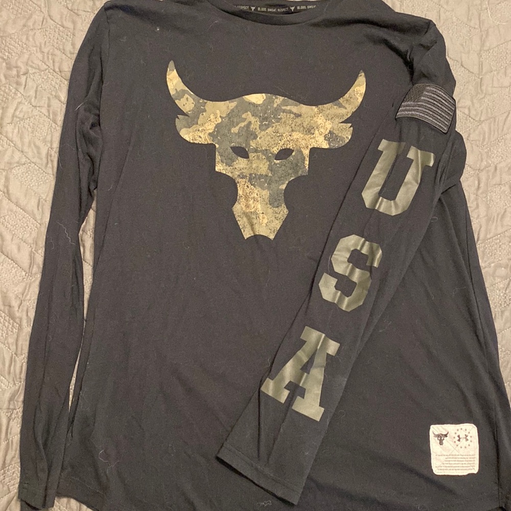 Men’s Project Rock Camo Bull, Black Long Sleeve Under Armour Tee size XL